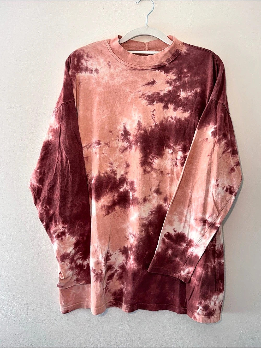 We the Free Tie-Dye Long Sleeve Cotton Tee in Pink & Burgundy Size Small